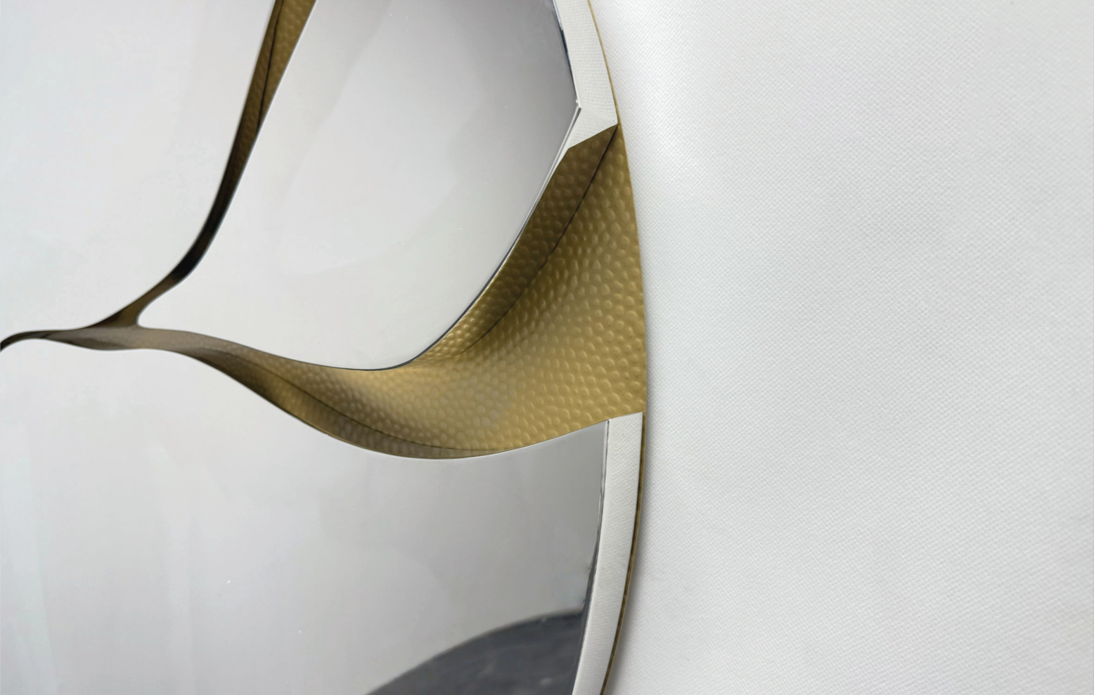 Premium Stainless Steel Wall Art - River Running- Round